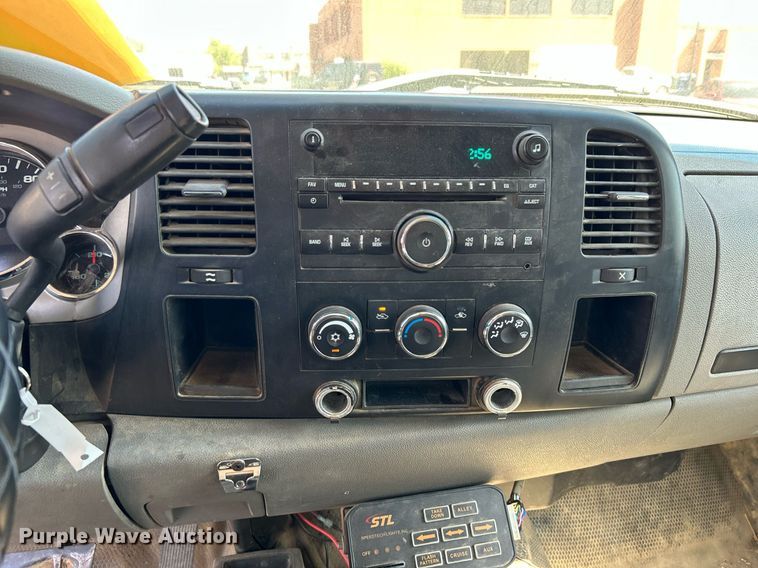 image for item LE9744 2008 Chevrolet Silverado 2500HD  Crew Cab pickup truck