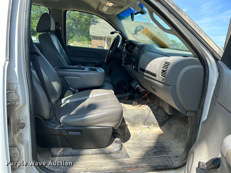 image for item LE9744 2008 Chevrolet Silverado 2500HD  Crew Cab pickup truck