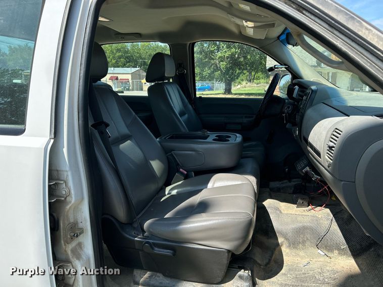 image for item LE9744 2008 Chevrolet Silverado 2500HD  Crew Cab pickup truck