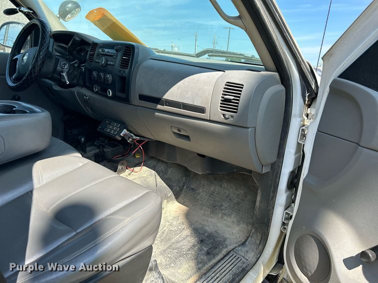 image for item LE9744 2008 Chevrolet Silverado 2500HD  Crew Cab pickup truck