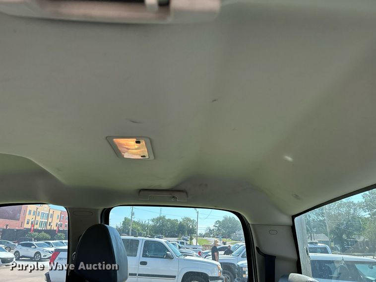 image for item LE9744 2008 Chevrolet Silverado 2500HD  Crew Cab pickup truck