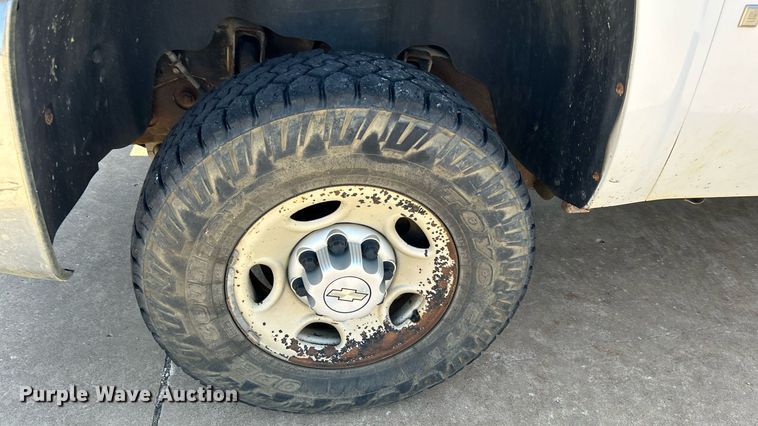 image for item LE9744 2008 Chevrolet Silverado 2500HD  Crew Cab pickup truck