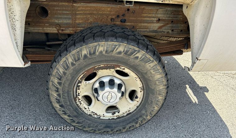 image for item LE9744 2008 Chevrolet Silverado 2500HD  Crew Cab pickup truck