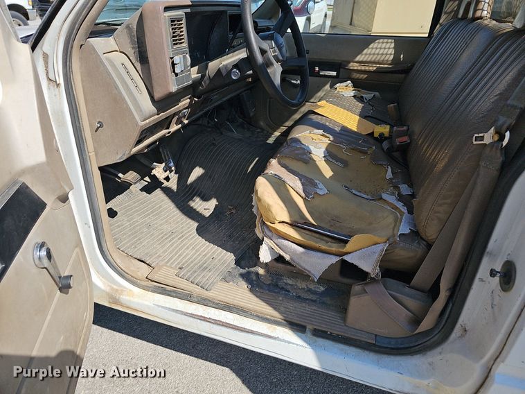 image for item LE9746 1992 Chevrolet C3500  dump flatbed pickup truck