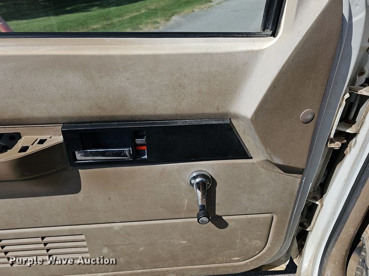 image for item LE9746 1992 Chevrolet C3500  dump flatbed pickup truck