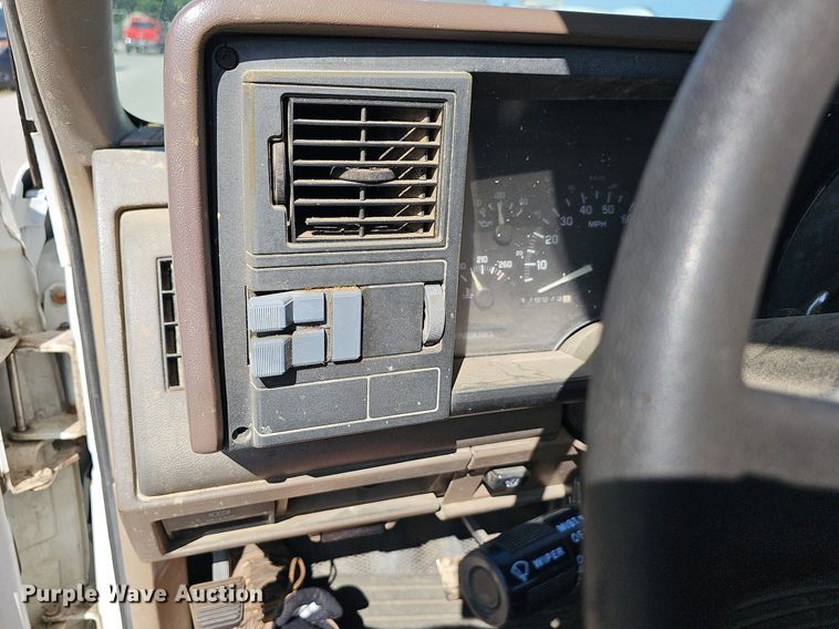 image for item LE9746 1992 Chevrolet C3500  dump flatbed pickup truck