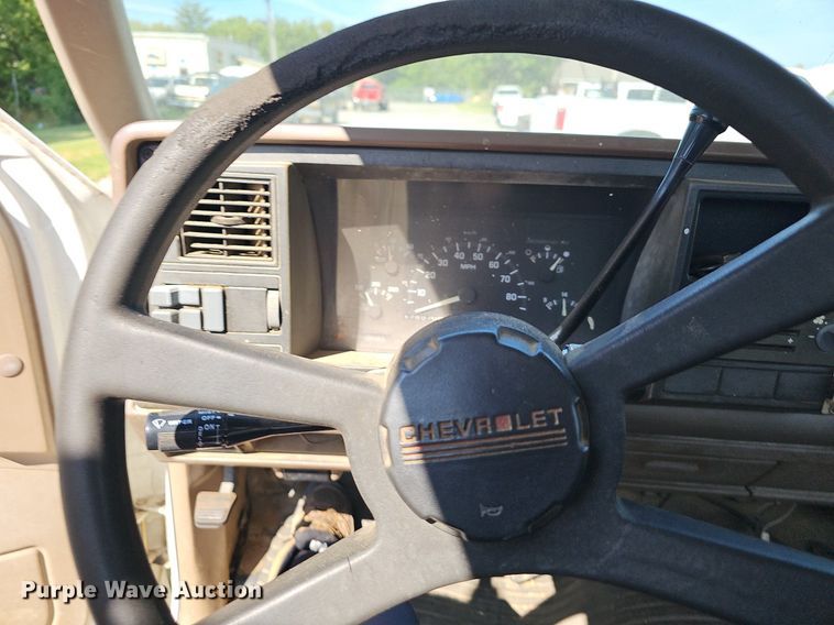 image for item LE9746 1992 Chevrolet C3500  dump flatbed pickup truck