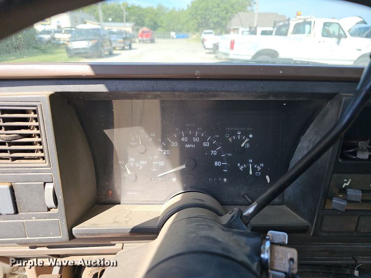 image for item LE9746 1992 Chevrolet C3500  dump flatbed pickup truck