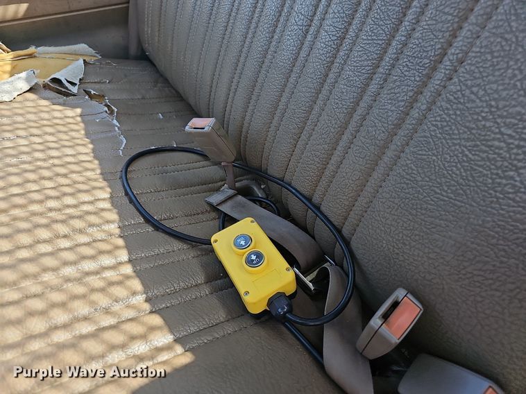 image for item LE9746 1992 Chevrolet C3500  dump flatbed pickup truck