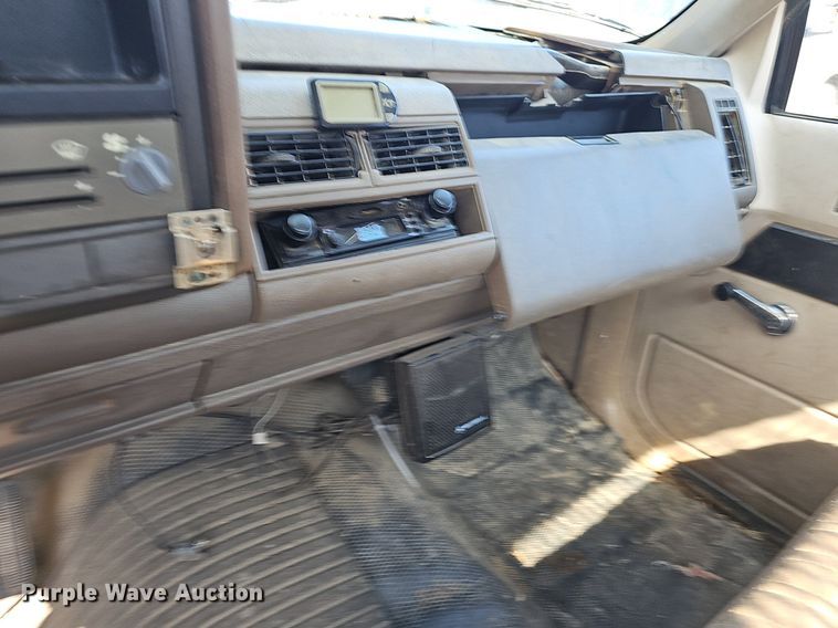 image for item LE9746 1992 Chevrolet C3500  dump flatbed pickup truck