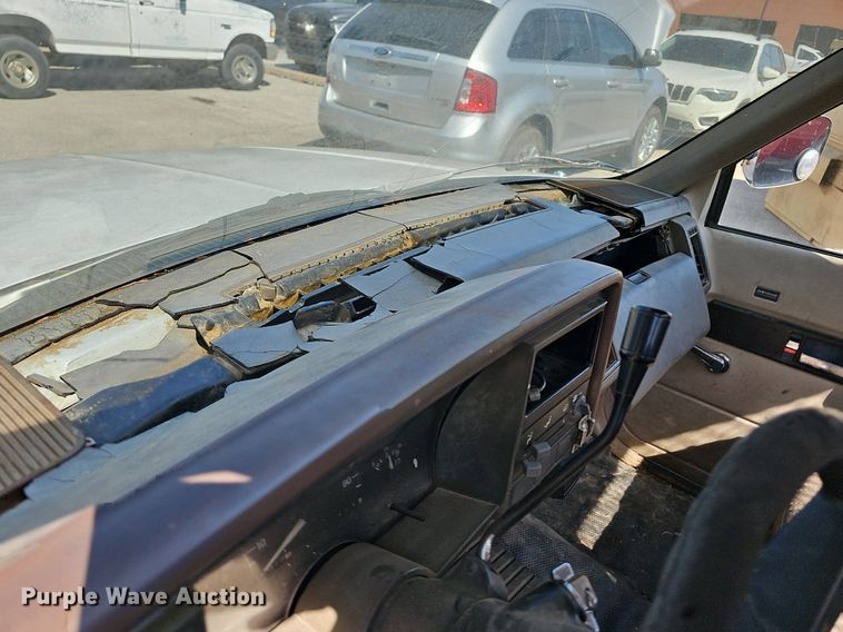 image for item LE9746 1992 Chevrolet C3500  dump flatbed pickup truck