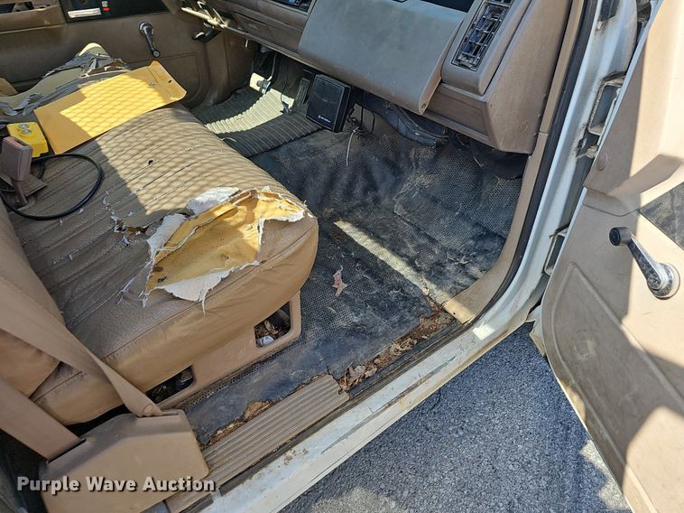 image for item LE9746 1992 Chevrolet C3500  dump flatbed pickup truck