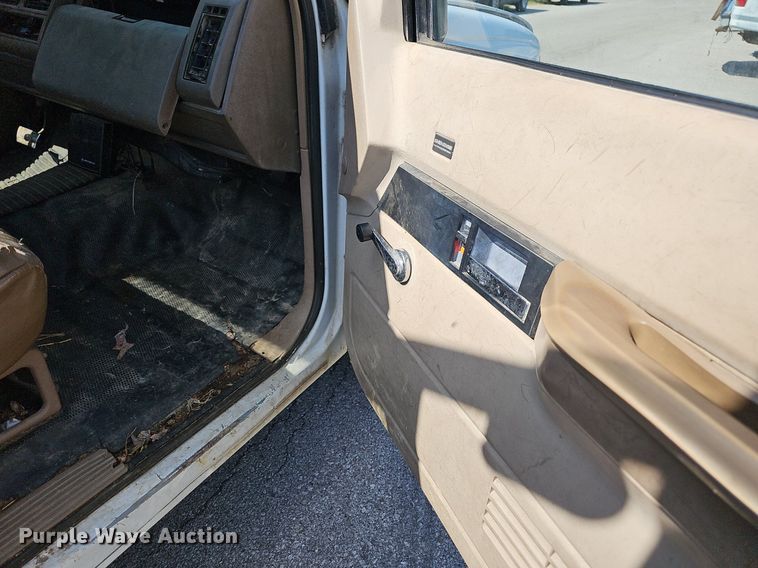 image for item LE9746 1992 Chevrolet C3500  dump flatbed pickup truck