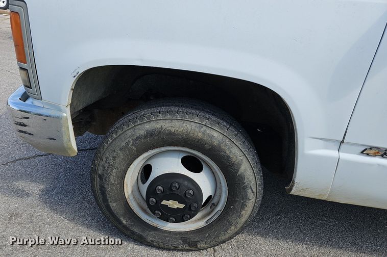 image for item LE9746 1992 Chevrolet C3500  dump flatbed pickup truck