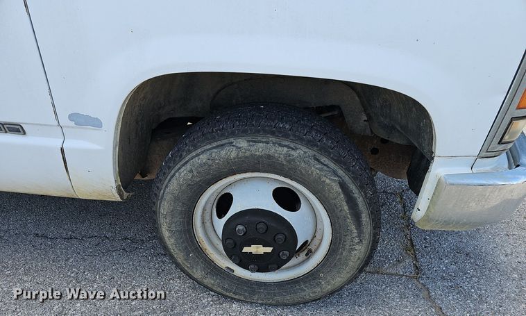 image for item LE9746 1992 Chevrolet C3500  dump flatbed pickup truck