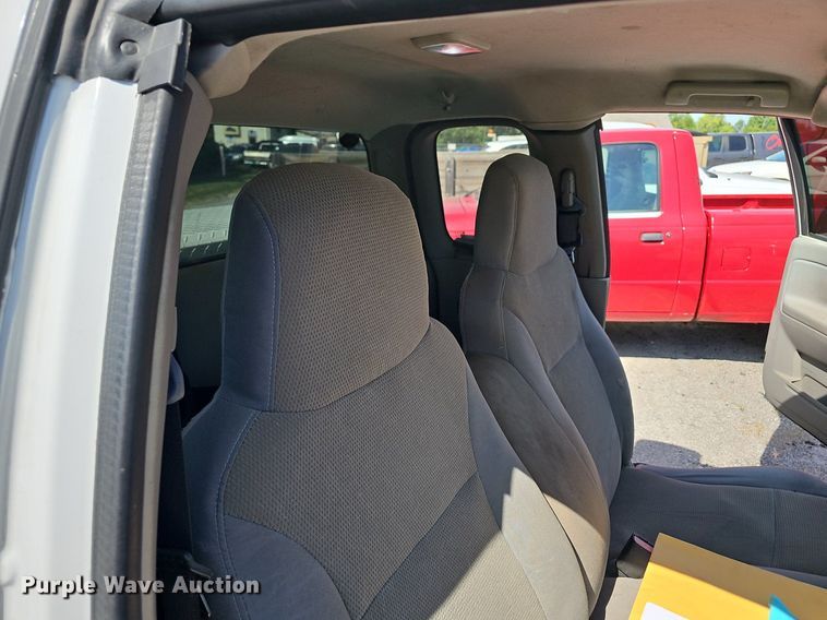 image for item LE9747 2007 Chevrolet Colorado  Ext. Cab pickup truck