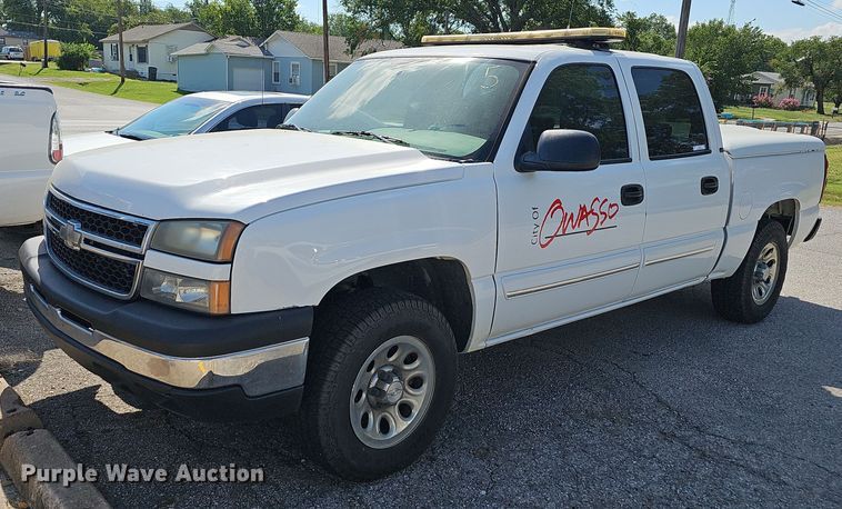 image for item LE9748 2007 Chevrolet Silverado 1500  Crew Cab pickup truck