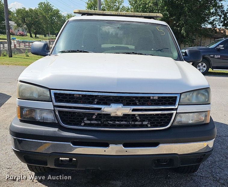 image for item LE9748 2007 Chevrolet Silverado 1500  Crew Cab pickup truck