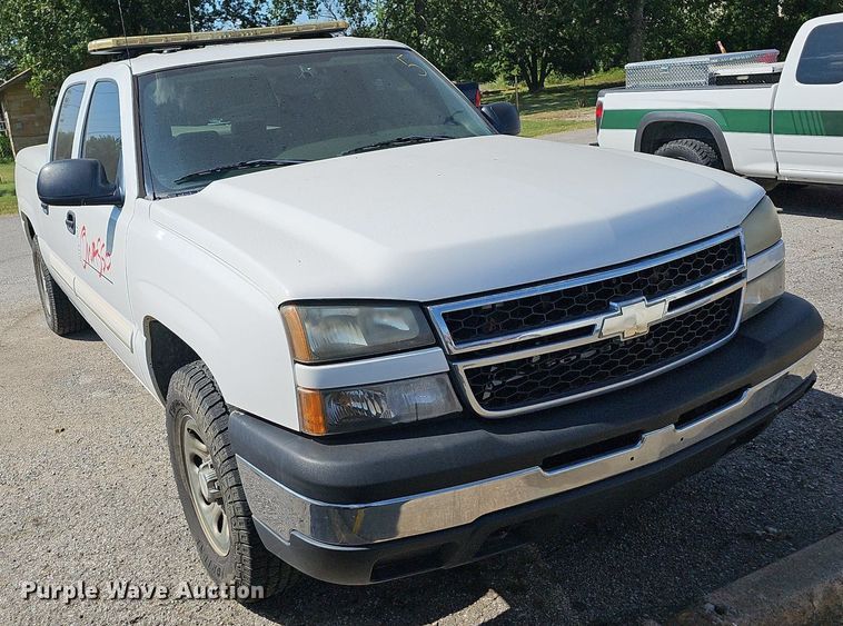 image for item LE9748 2007 Chevrolet Silverado 1500  Crew Cab pickup truck