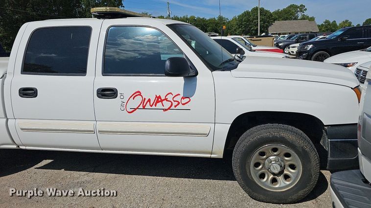 image for item LE9748 2007 Chevrolet Silverado 1500  Crew Cab pickup truck