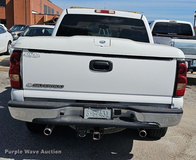 image for item LE9748 2007 Chevrolet Silverado 1500  Crew Cab pickup truck