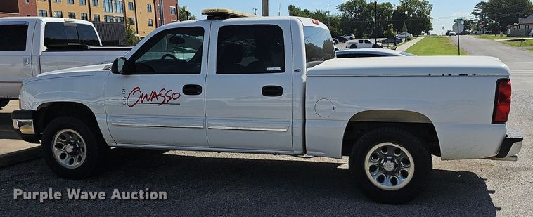 image for item LE9748 2007 Chevrolet Silverado 1500  Crew Cab pickup truck