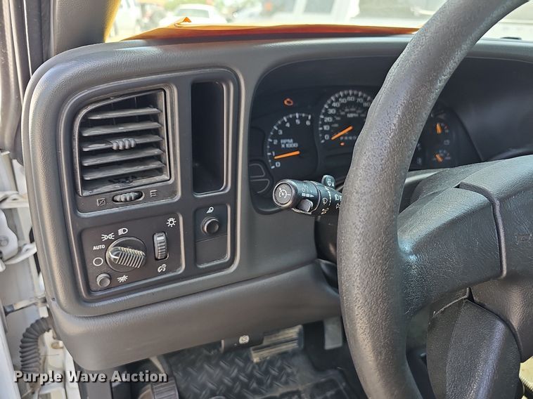 image for item LE9748 2007 Chevrolet Silverado 1500  Crew Cab pickup truck