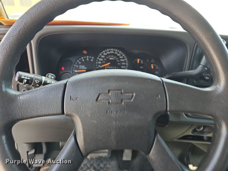 image for item LE9748 2007 Chevrolet Silverado 1500  Crew Cab pickup truck