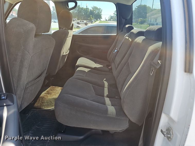 image for item LE9748 2007 Chevrolet Silverado 1500  Crew Cab pickup truck