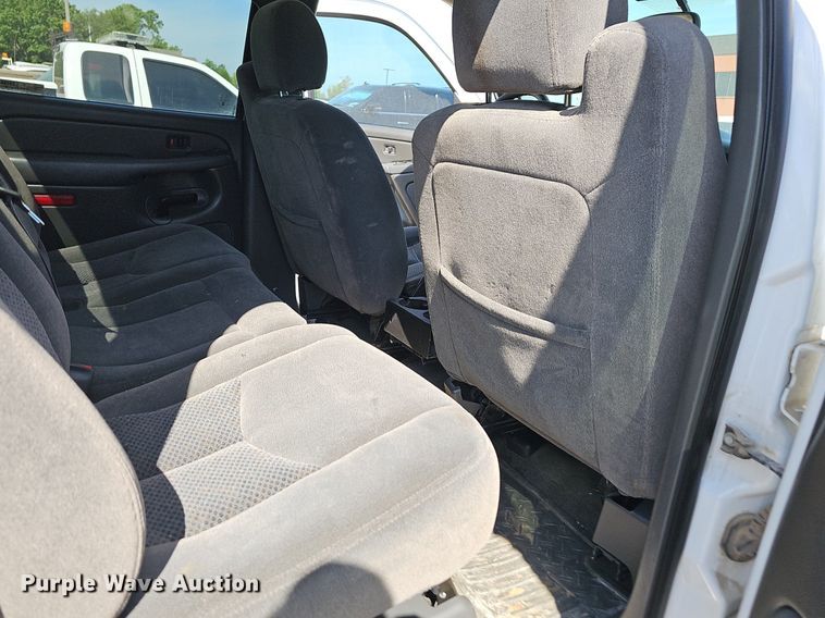 image for item LE9748 2007 Chevrolet Silverado 1500  Crew Cab pickup truck