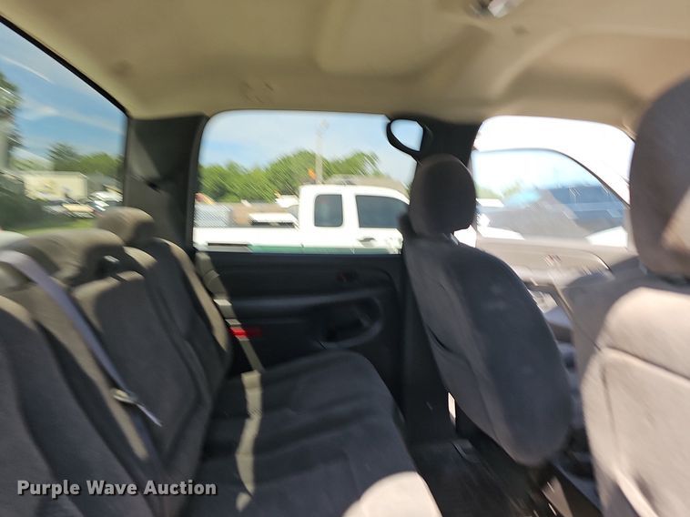 image for item LE9748 2007 Chevrolet Silverado 1500  Crew Cab pickup truck