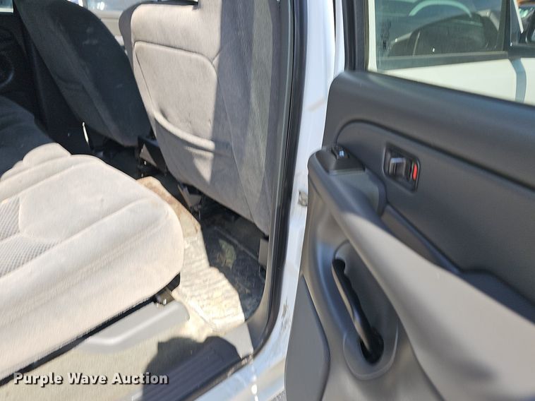 image for item LE9748 2007 Chevrolet Silverado 1500  Crew Cab pickup truck