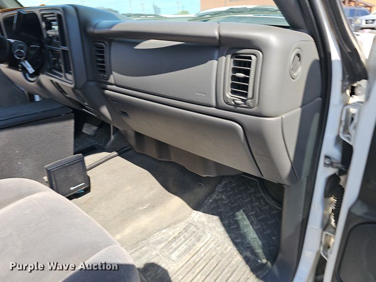 image for item LE9748 2007 Chevrolet Silverado 1500  Crew Cab pickup truck