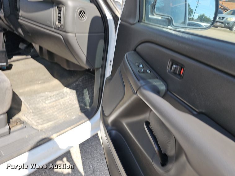 image for item LE9748 2007 Chevrolet Silverado 1500  Crew Cab pickup truck