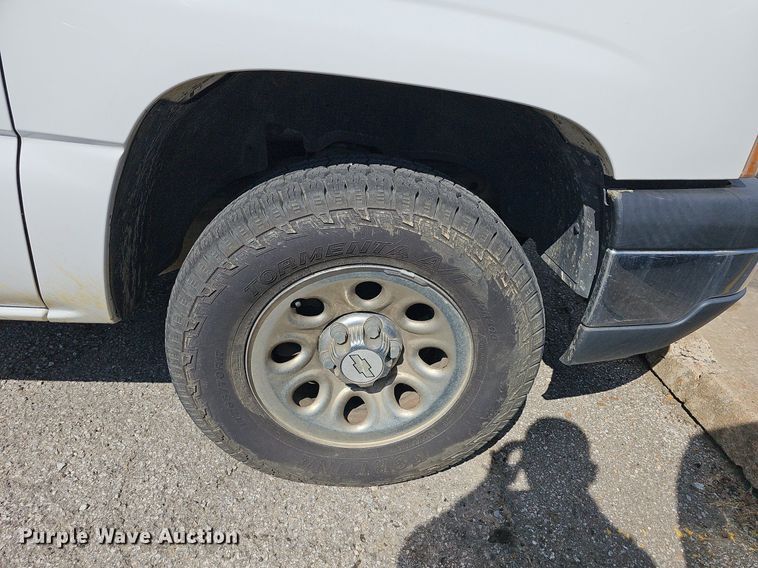 image for item LE9748 2007 Chevrolet Silverado 1500  Crew Cab pickup truck