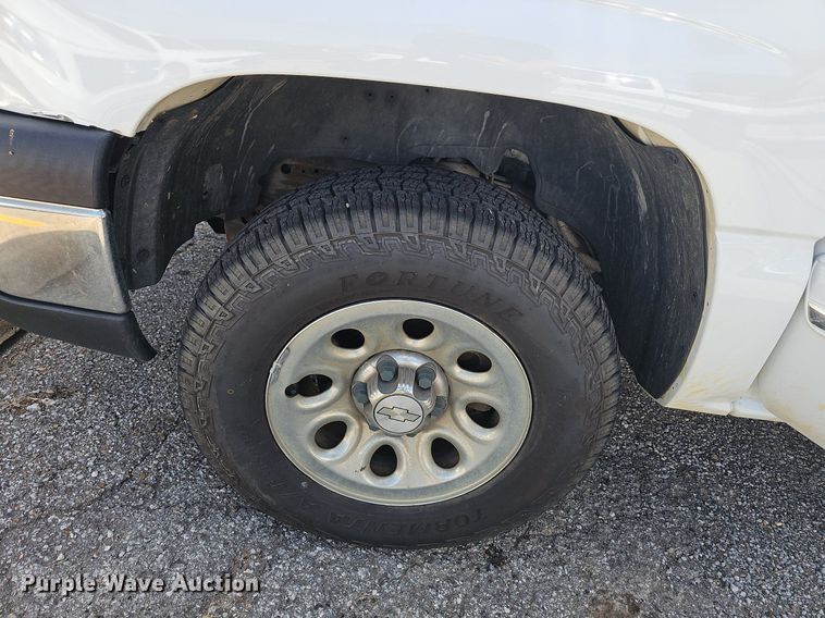 image for item LE9748 2007 Chevrolet Silverado 1500  Crew Cab pickup truck