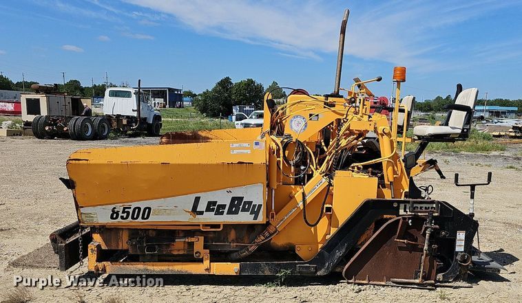 image for item LE9750 LeeBoy L8500T  paver