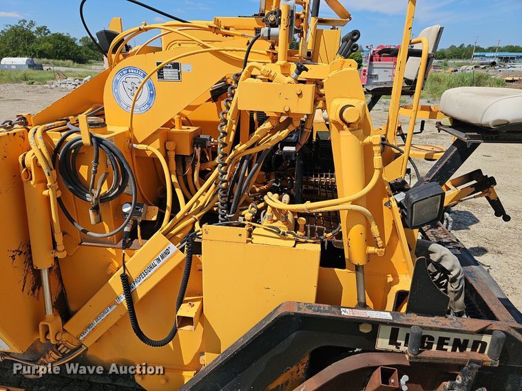 image for item LE9750 LeeBoy L8500T  paver