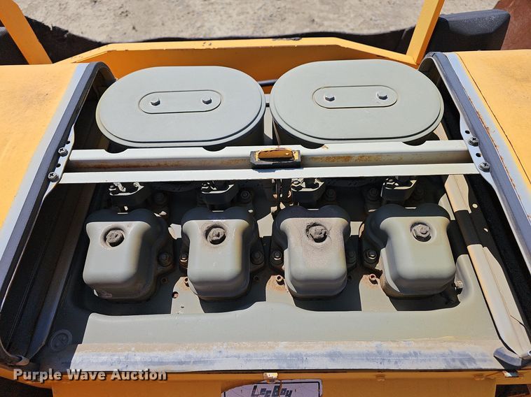 image for item LE9750 LeeBoy L8500T  paver