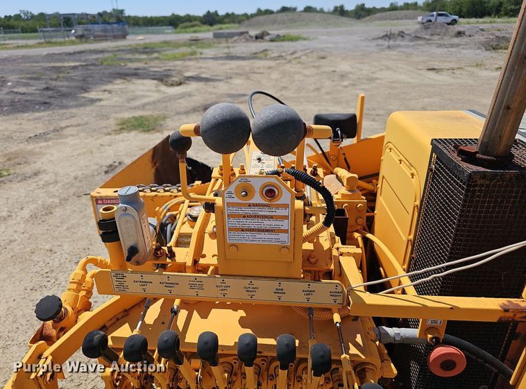 image for item LE9750 LeeBoy L8500T  paver