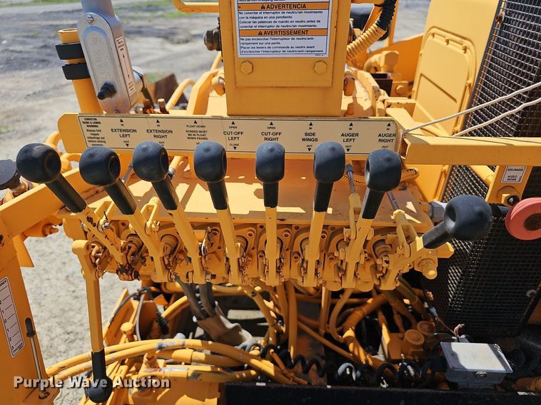 image for item LE9750 LeeBoy L8500T  paver