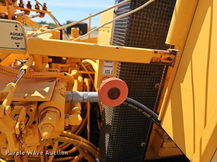 image for item LE9750 LeeBoy L8500T  paver