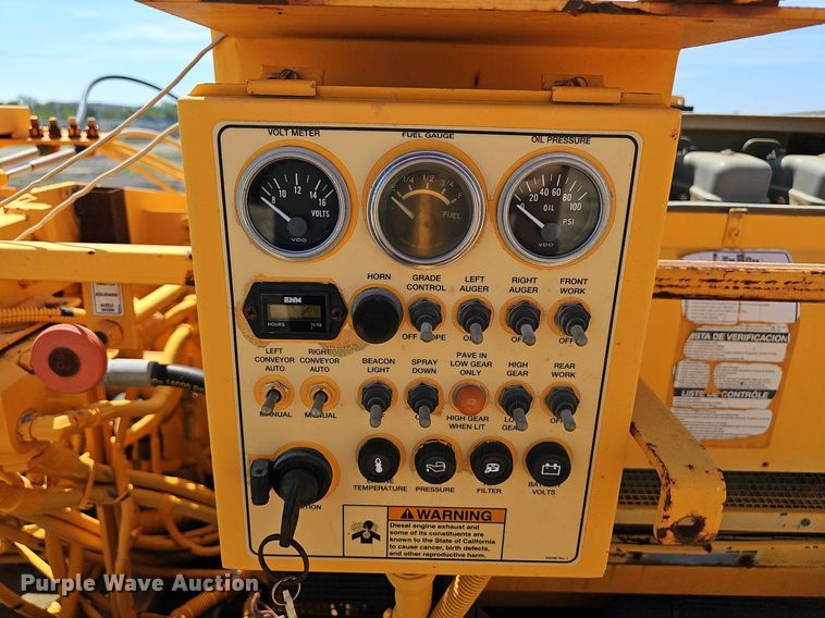 image for item LE9750 LeeBoy L8500T  paver