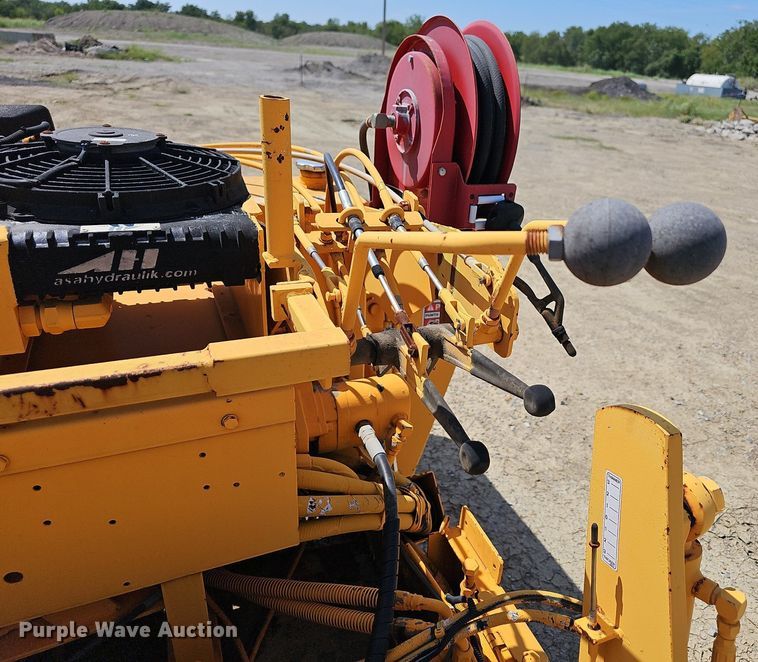 image for item LE9750 LeeBoy L8500T  paver