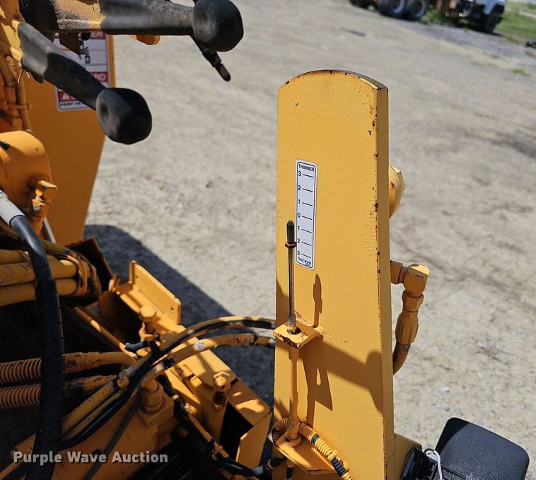 image for item LE9750 LeeBoy L8500T  paver