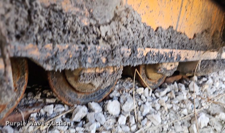 image for item LE9750 LeeBoy L8500T  paver