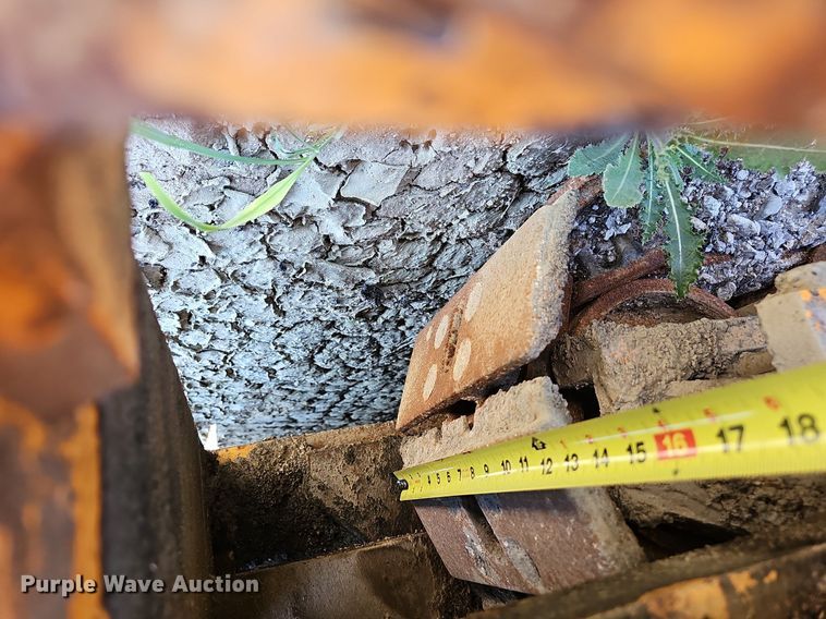 image for item LE9750 LeeBoy L8500T  paver