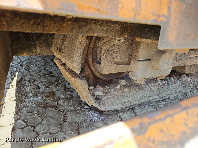 image for item LE9750 LeeBoy L8500T  paver