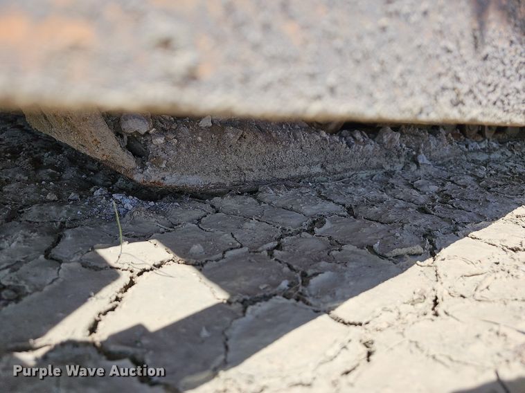 image for item LE9750 LeeBoy L8500T  paver