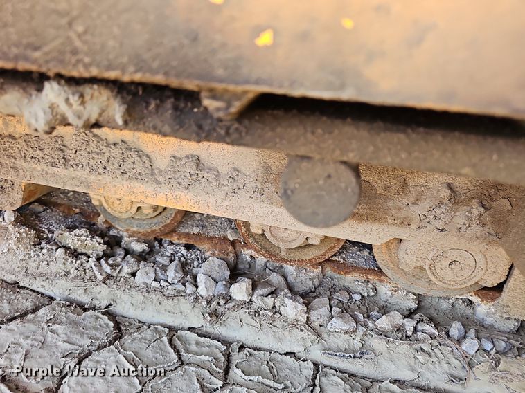 image for item LE9750 LeeBoy L8500T  paver